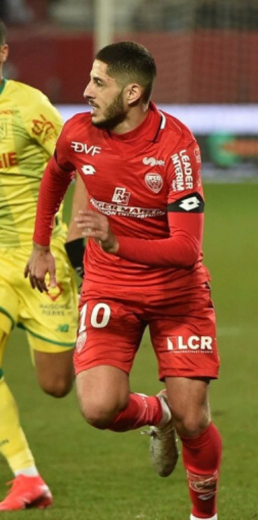 Benzia lors du mach du DFCO face au FC Nantes.