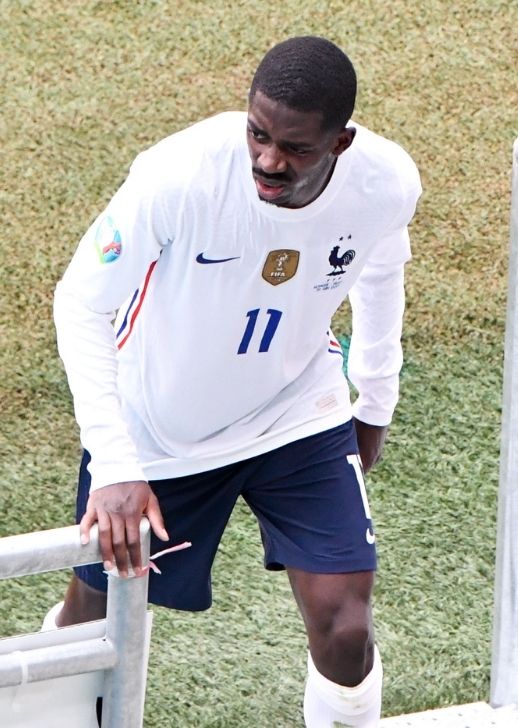 Ousmane Dembélé sort sur blessure face à la Hongrie.
