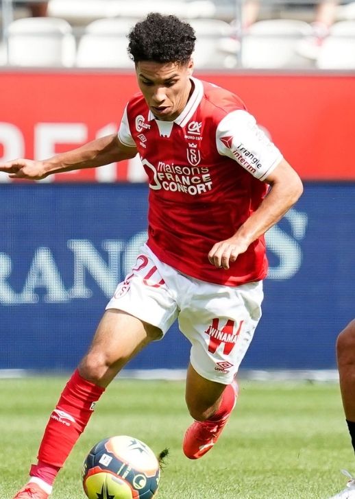 Ilan Kebbal en pleine action avec le Stade de Reims.