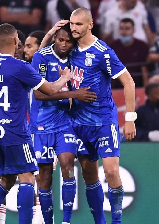 Habib Diallo et Ludovic Ajorque après l'un des buts du RCSA.