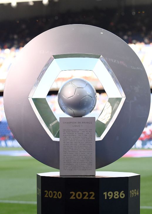 Europe : Le nouveau ballon de la Ligue des Champions présenté