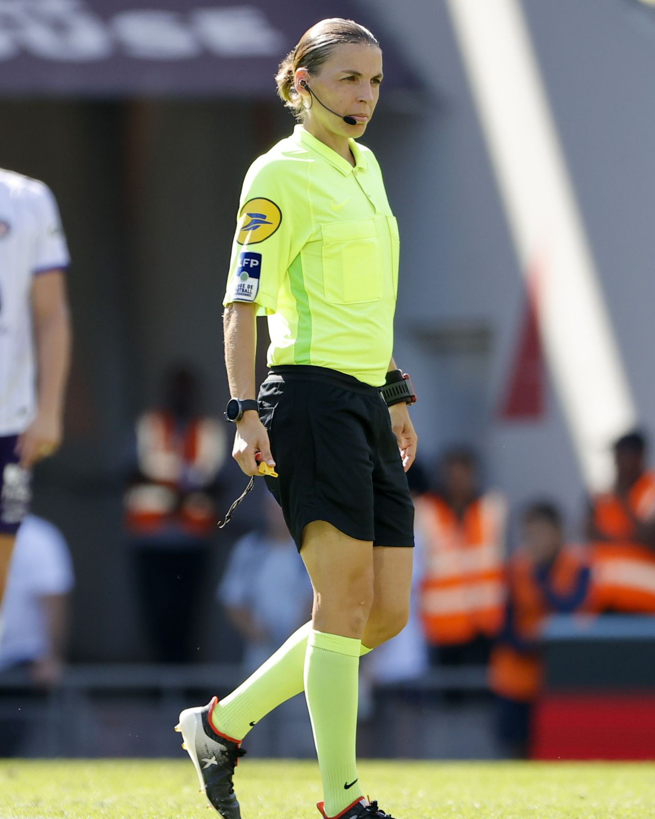 Stéphanie Frappart arbitrera le match entre Monaco et Angers lors de la 13e journée.